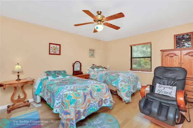 listing-thumbnails